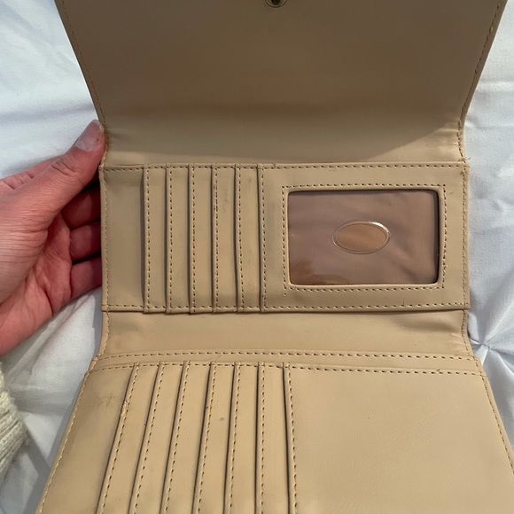 Pink Guess wallet - Picture 3 of 3